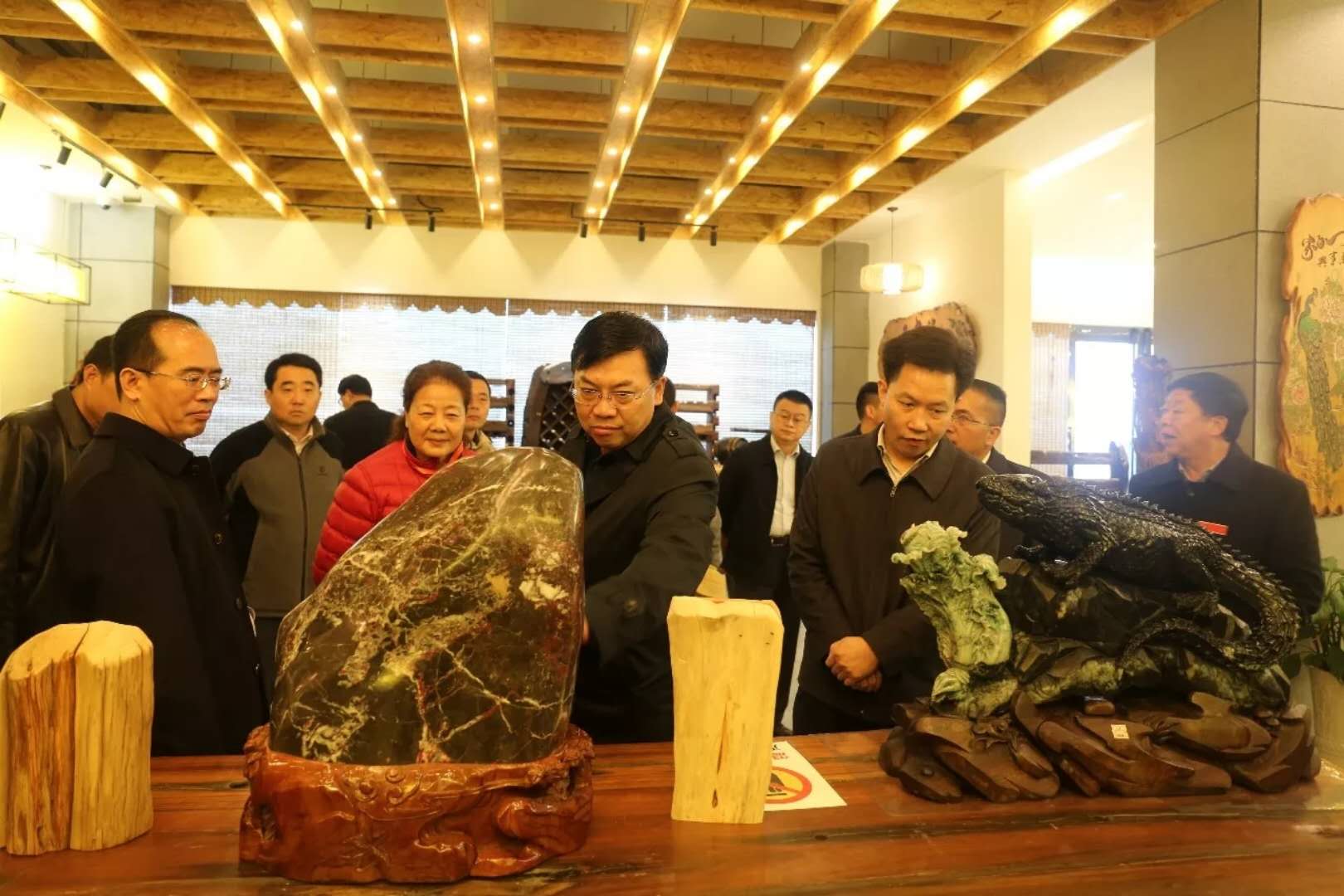 貴州省第三屆大健康醫(yī)藥產(chǎn)業(yè)大會觀摩團(tuán)到朱砂古鎮(zhèn)觀摩指導(dǎo)