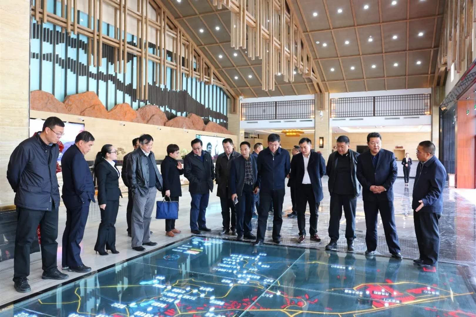 呼和浩特市黨政考察團(tuán)到朱砂古鎮(zhèn)考察調(diào)研