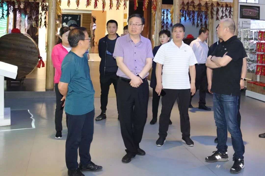 河南省武陟縣縣委書記秦迎軍一行到黔東南銀田農(nóng)產(chǎn)品物流園調(diào)研考...