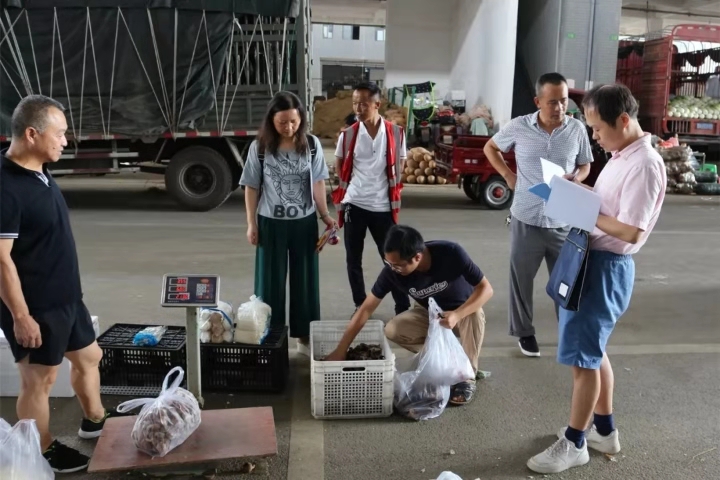 國家農(nóng)業(yè)部到黔東南銀田農(nóng)產(chǎn)品物流園開展農(nóng)產(chǎn)品質(zhì)量安全風險監(jiān)測...