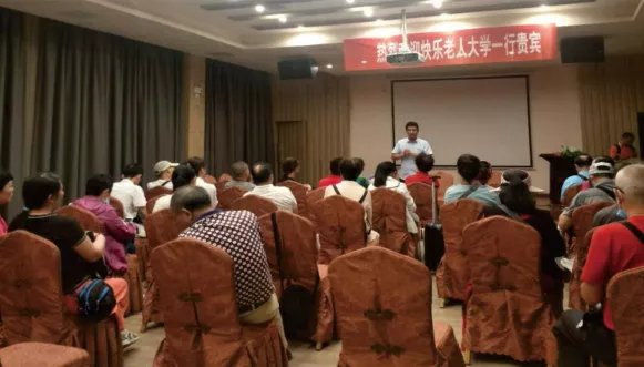 快樂老年 有我同行——湖南老人大學(xué)朱砂古鎮(zhèn)再憶芳華之旅快樂老年...